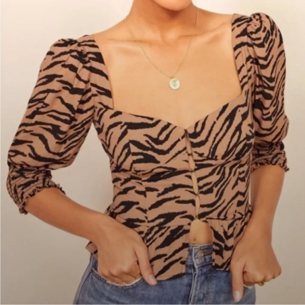 Reformation perfect zebra features